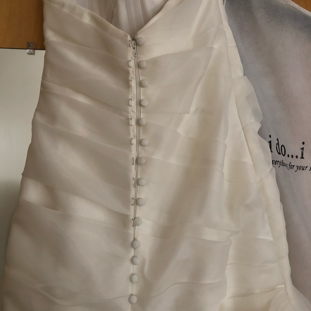 Essence of Australia wedding gown - Picture 4 of 6